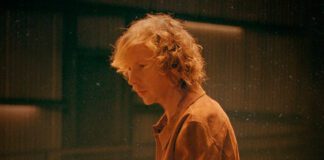Beck canta um amor perdido na faixa inédita “Thinking About You”