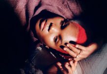 Arlo Parks encontra paz dentro da comunidade no single “Impurities”
