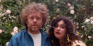 Benny Sings e Remi Wolf lançam “Pyjamas”, single com levada bossa nova