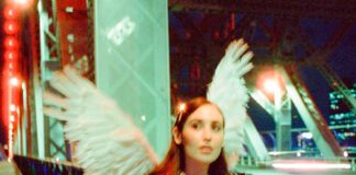 Hatchie anuncia edição deluxe do álbum ‘Giving The World Away’ com a faixa “Rooftops”