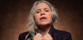 Natalie Merchant lança “Tower of Babel”, single do álbum ‘Keep Your Courage’