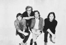 Phoenix lança remix de “After Midnight”, faixa do álbum ‘Alpha Zulu’, com Clairo