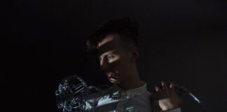 Ways In Waves aborda o complexo divino no single “Who In War”