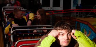 Grian Chatten, vocalista do Fontaines D.C., lança o single solo de estreia “The Score”