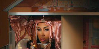 Kali Uchis apresenta uma noite de garotas no videoclipe de “Moonlight”