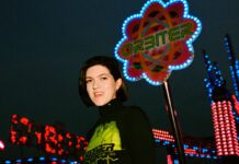 Romy, do The xx, lança o eufórico e emotivo single solo “Enjoy Your Life”