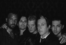 Queens of the Stone Age lança o single “Carnavoyeur” do álbum ‘In Times New Roman…’