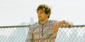 Angelo De Augustine revela a faixa-título do álbum ‘Toil and Trouble’