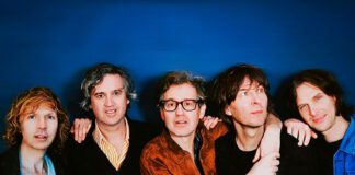 Beck e Phoenix lançam o single colaborativo “Odyssey” antes de entrarem em turnê