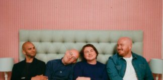 Bombay Bicycle Club anuncia álbum com Damon Albarn, Jay Som, Nilüfer Yanya e Holly Humberstone
