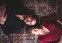 O duo Flora Falls lança o primoroso e sentimental EP ‘Hidden from You’