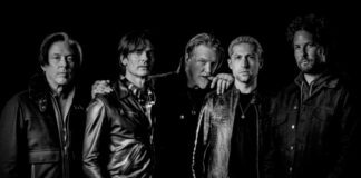 Queens of the Stone Age lança o single “Paper Machete” do álbum ‘In Times New Roman…’