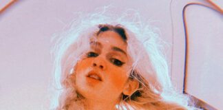 Grimes faz homenagem ao amor pela tecnologia no single “I Wanna Be Software”
