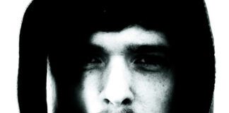 James Blake lança o single “Loading” do álbum ‘Playing Robots Into Heaven’