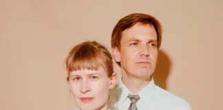 Lost Girls, de Jenny Hval e Håvard Voldenm, explora o rock experimental no single “Ruins”