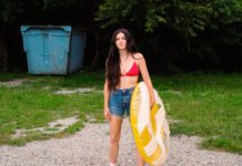 Alex Winston encontra alegria numa paisagem infernal no single “Hot One”