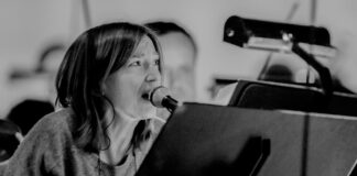 Beth Gibbons, do Portishead, canta Joy Division e Bowie ao lado do Miraculous Love Kids