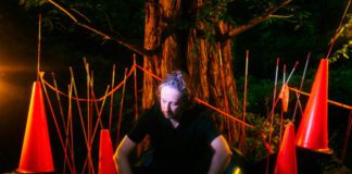Oneohtrix Point Never lança o single “A Barely Lit Path” do álbum ‘Again’