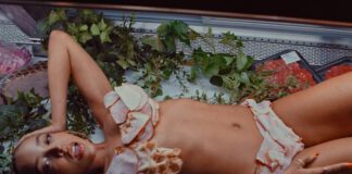 Tinashe canta desejos íntimos no mercado no videoclipe de “Needs”