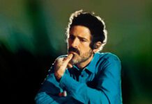 Devendra Banhart lança a melancólica balada “Fireflies” do álbum ‘Flying Wig’