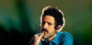 Devendra Banhart lança a melancólica balada “Fireflies” do álbum ‘Flying Wig’