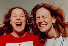 Dolores Forever lança o single “Why Are You Not Scared Yet?”, um hino existencial