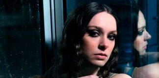 Holly Humberstone lança o single “Into Your Room” do álbum ‘Paint My Bedroom Black’