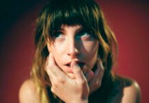 IAN SWEET reflete sobre padrões destrutivos após o término no single “Emergency Contact”