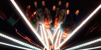 Two Door Cinema Club dá início a uma nova era com o single “Sure Enough”