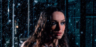 Holly Humberstone revela a faixa-título do álbum ‘Paint My Bedroom Black’