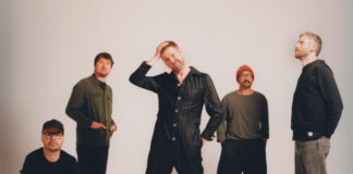 Kaiser Chiefs anuncia o álbum ‘The Easy Eighth’ em colaboração com Nile Rodgers