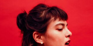 Miya Folick lança a faixa “What We Wanna” na trilha sonora de ‘Os Bucaneiros’