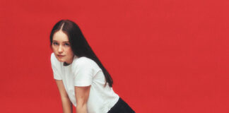 Sigrid canta expectativas e equívocos numa relação amorosa no EP ‘The Hype’