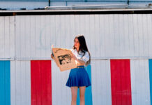 Hazel English aborda uma desconexão romântica no single “Real Life”