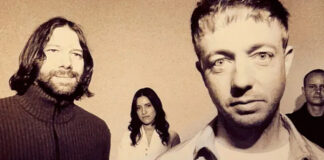 Mount Kimbie e a tentativa de salvar um relacionamento condenado no single “Dumb Guitar”