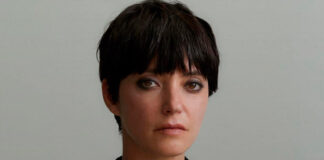 Sharon Van Etten lança a faixa “Close To You” na trilha sonora da série ‘Os Bucaneiros’