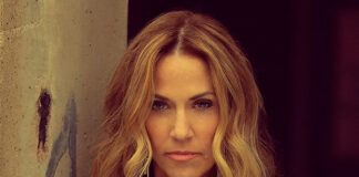 Sheryl Crow muda de ideia, anuncia novo álbum e lança o single “Alarm Clock”