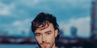 Alfie Templeman dá sinais de segundo disco com o single “Eyes Wide Shut”