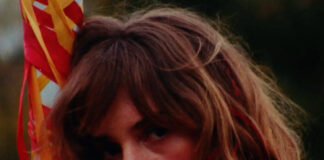 Maya Hawke lança o single “Dark” do álbum ‘Chaos Angel’