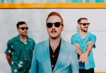 Two Door Cinema Club retorna com seu som clássico no single “Happy Customers”