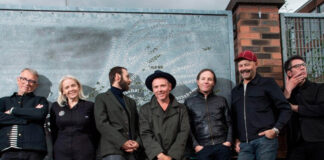 Belle and Sebastian lança “What Happened to You, Son?”, a faixa descartada de ‘Late Developers’