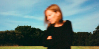 Beth Gibbons, do Portishead, lança o single “Reaching Out” do álbum solo ‘Lives Outgrown’