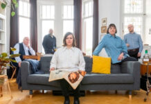 Camera Obscura lança o single “Liberty Print” do álbum ‘Look to the East, Look to the West’