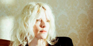 Jessica Pratt se sente otimista e romântica em relação ao futuro no single “The Last Year”