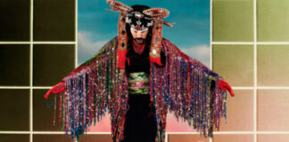 Empire of the Sun anuncia o álbum ‘Ask That God’ e lança o single “Music On The Radio”