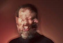 John Grant lança o single “All That School For Nothing” do álbum ‘The Art of the Lie’