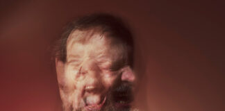 John Grant lança o single “All That School For Nothing” do álbum ‘The Art of the Lie’