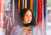 Lido Pimienta lança a faixa “He Venido al Mar” da trilha sonora do filme ‘Calladita’