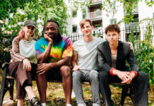 Bloc Party canta sobre uma noite em busca diversão e alívio da dor emocional no single “Flirting Again”