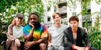 Bloc Party canta sobre uma noite em busca diversão e alívio da dor emocional no single “Flirting Again”